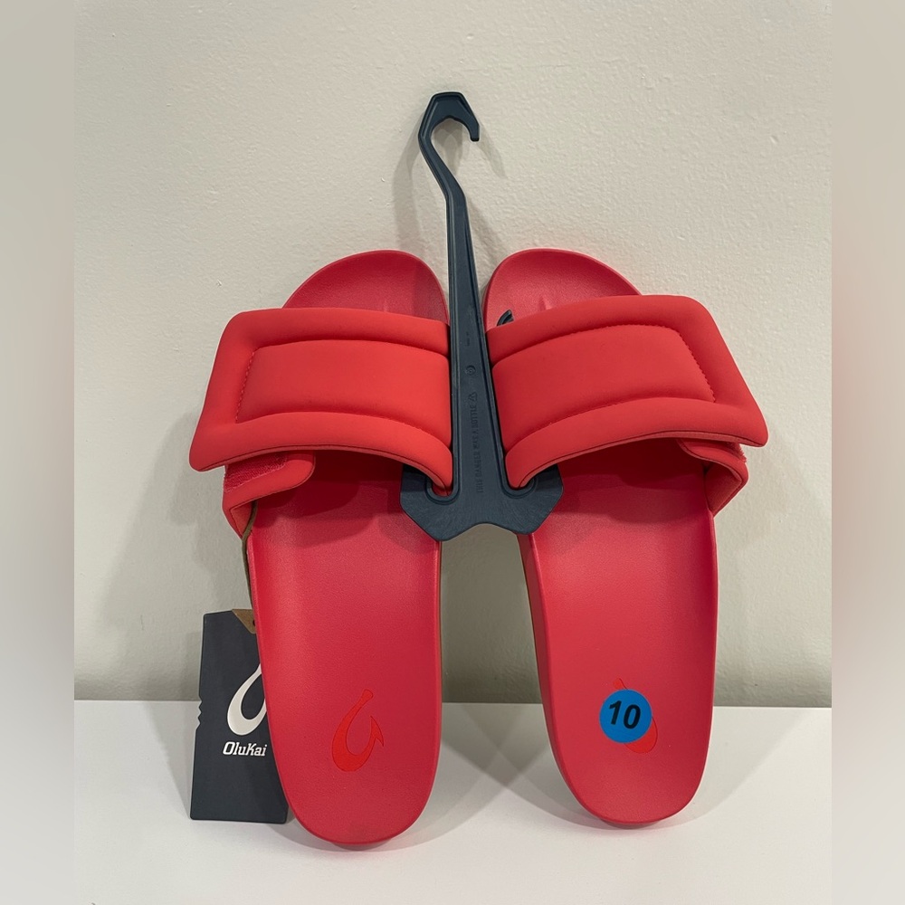 OluKai Red Lehua Flower Sunbeam Slide 10 NWT